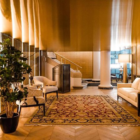 Hotel Birks Монреаль Экстерьер фото The lobby of the hotel