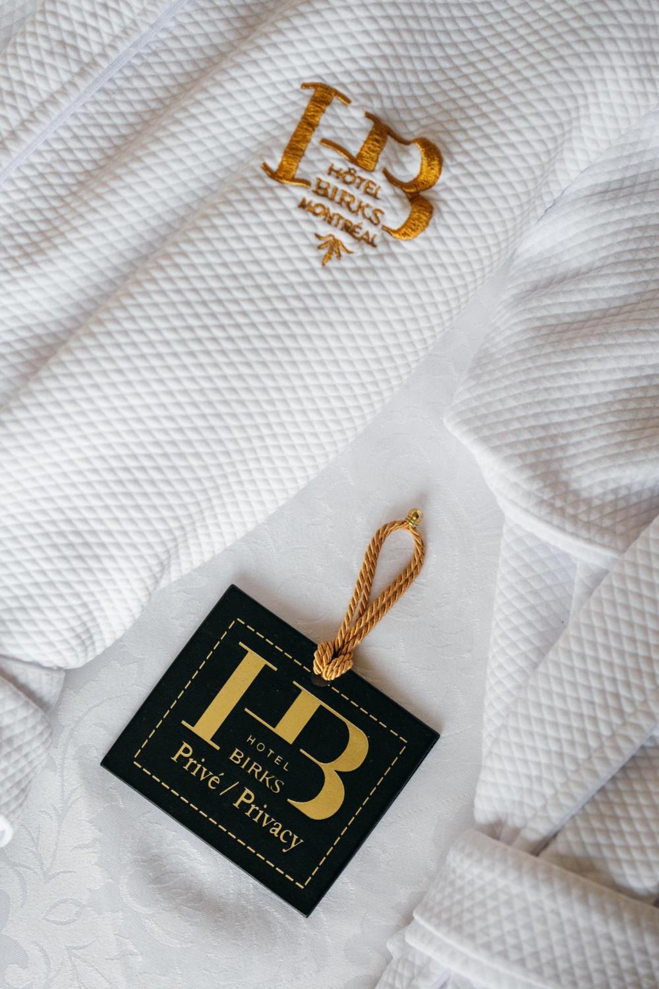 Hotel Birks Монреаль Экстерьер фото A gold-plated bookmark