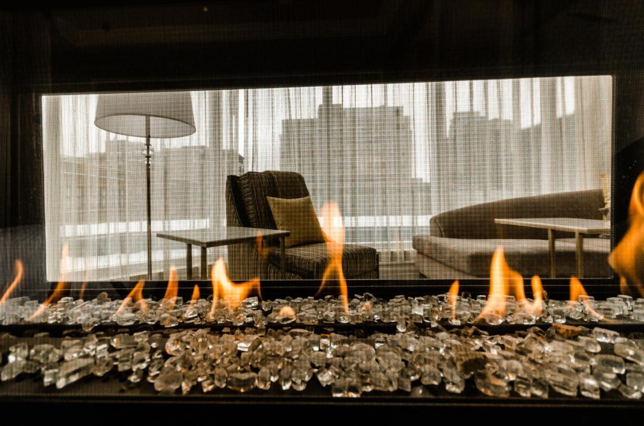 Hotel Birks Монреаль Экстерьер фото A fireplace with ethanol fuel
