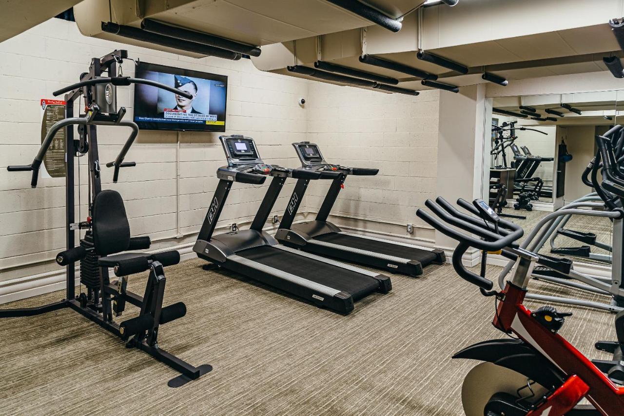 Hotel Birks Монреаль Экстерьер фото A gym in a hotel